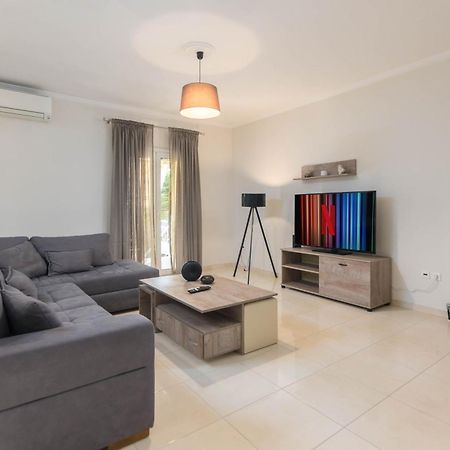 Διωροφη Μεζονετα-2Km Απο Το Κεντρο-Iliana House Lägenhet Alepou Exteriör bild