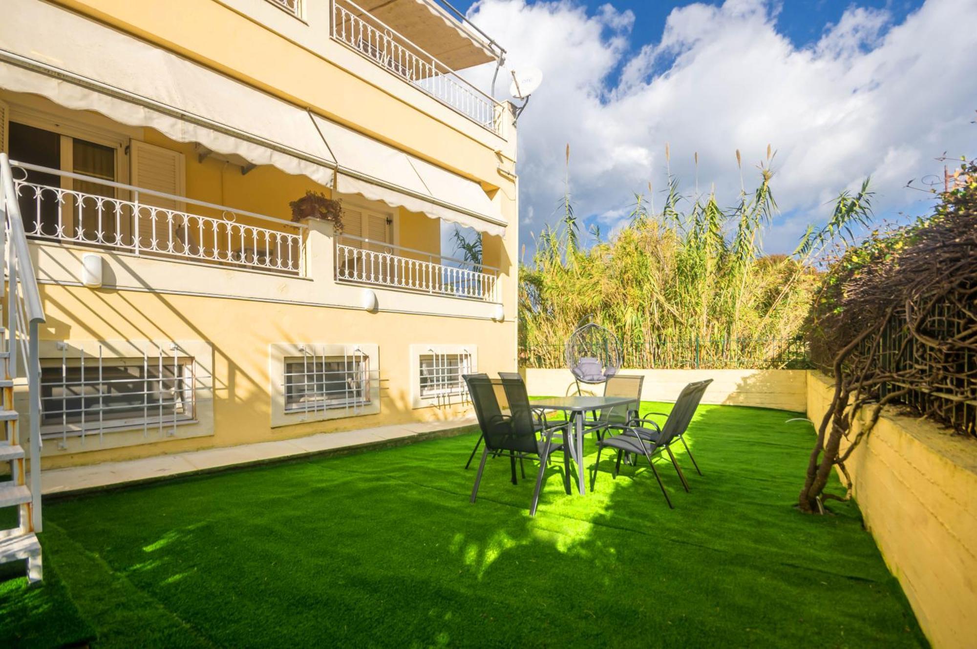 Διωροφη Μεζονετα-2Km Απο Το Κεντρο-Iliana House Lägenhet Alepou Exteriör bild