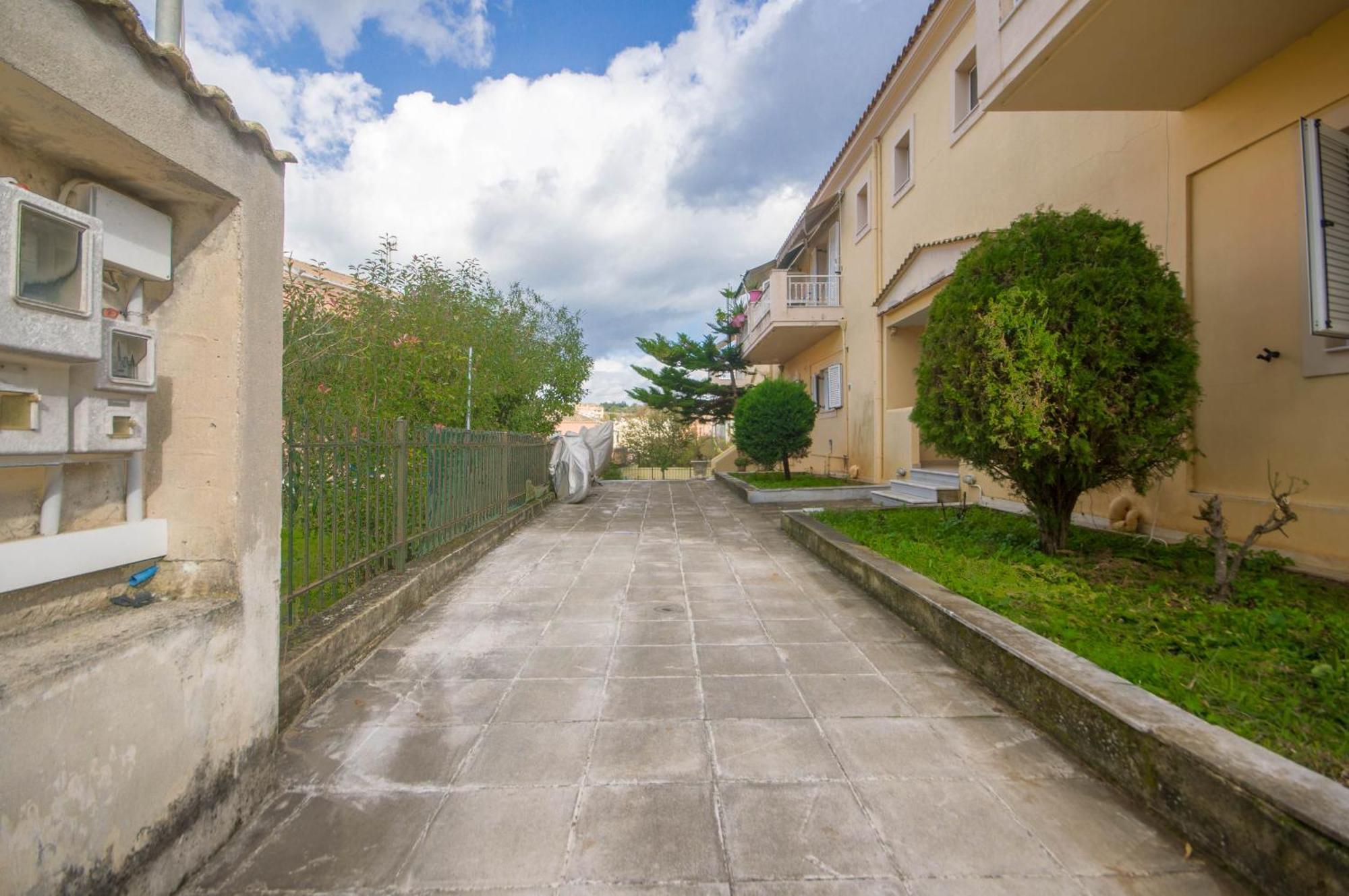 Διωροφη Μεζονετα-2Km Απο Το Κεντρο-Iliana House Lägenhet Alepou Exteriör bild