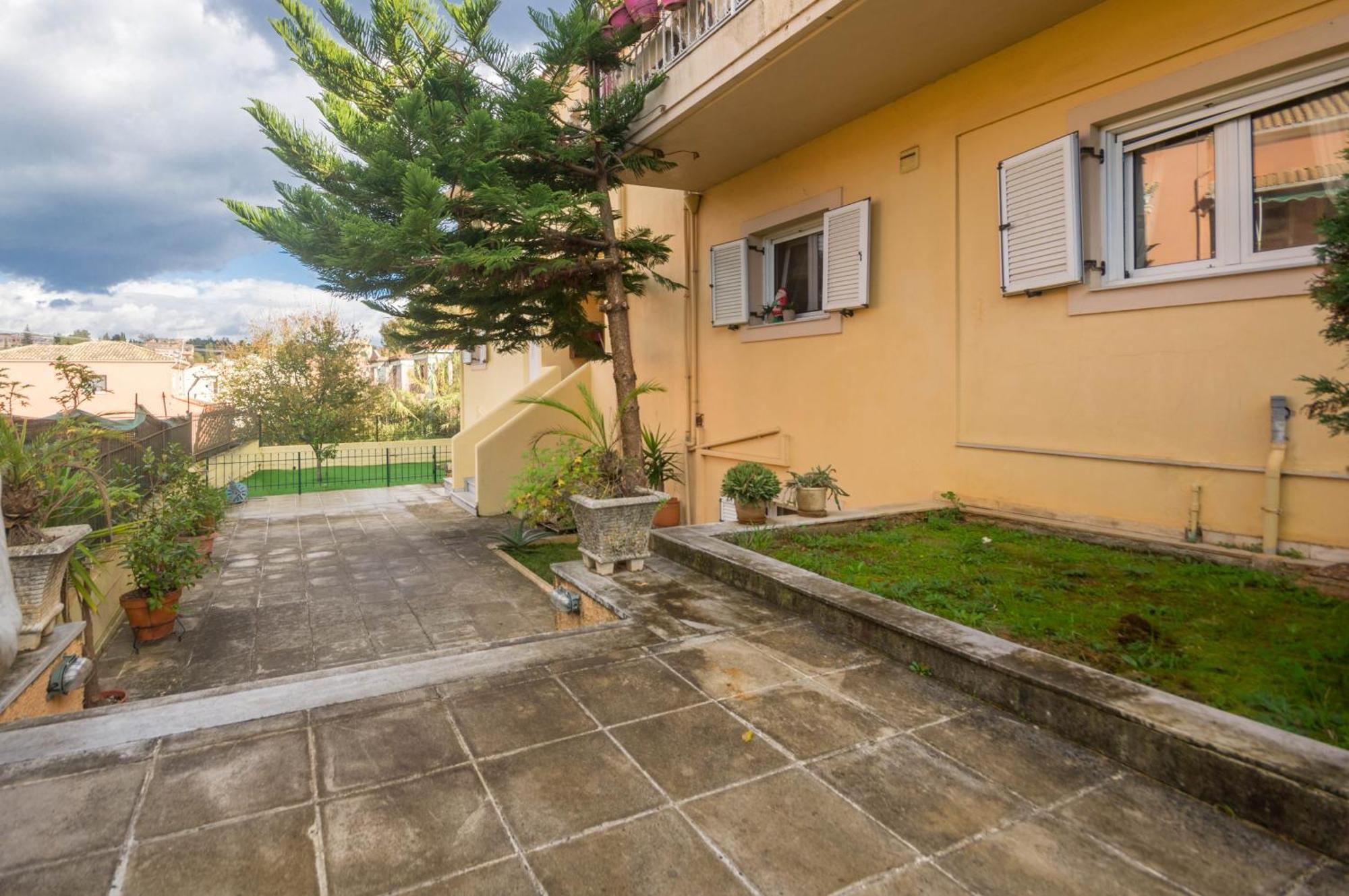 Διωροφη Μεζονετα-2Km Απο Το Κεντρο-Iliana House Lägenhet Alepou Exteriör bild