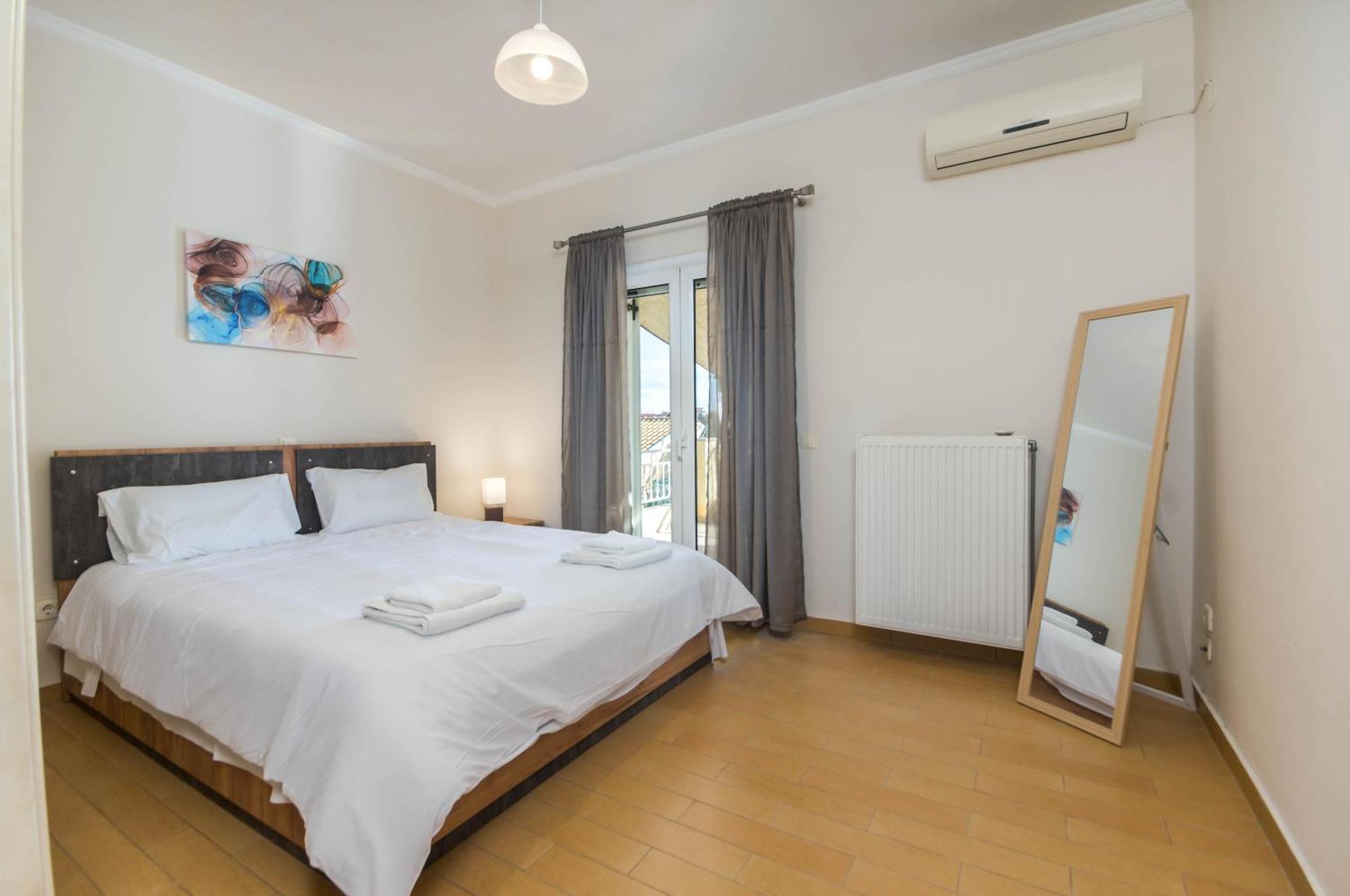 Διωροφη Μεζονετα-2Km Απο Το Κεντρο-Iliana House Lägenhet Alepou Exteriör bild