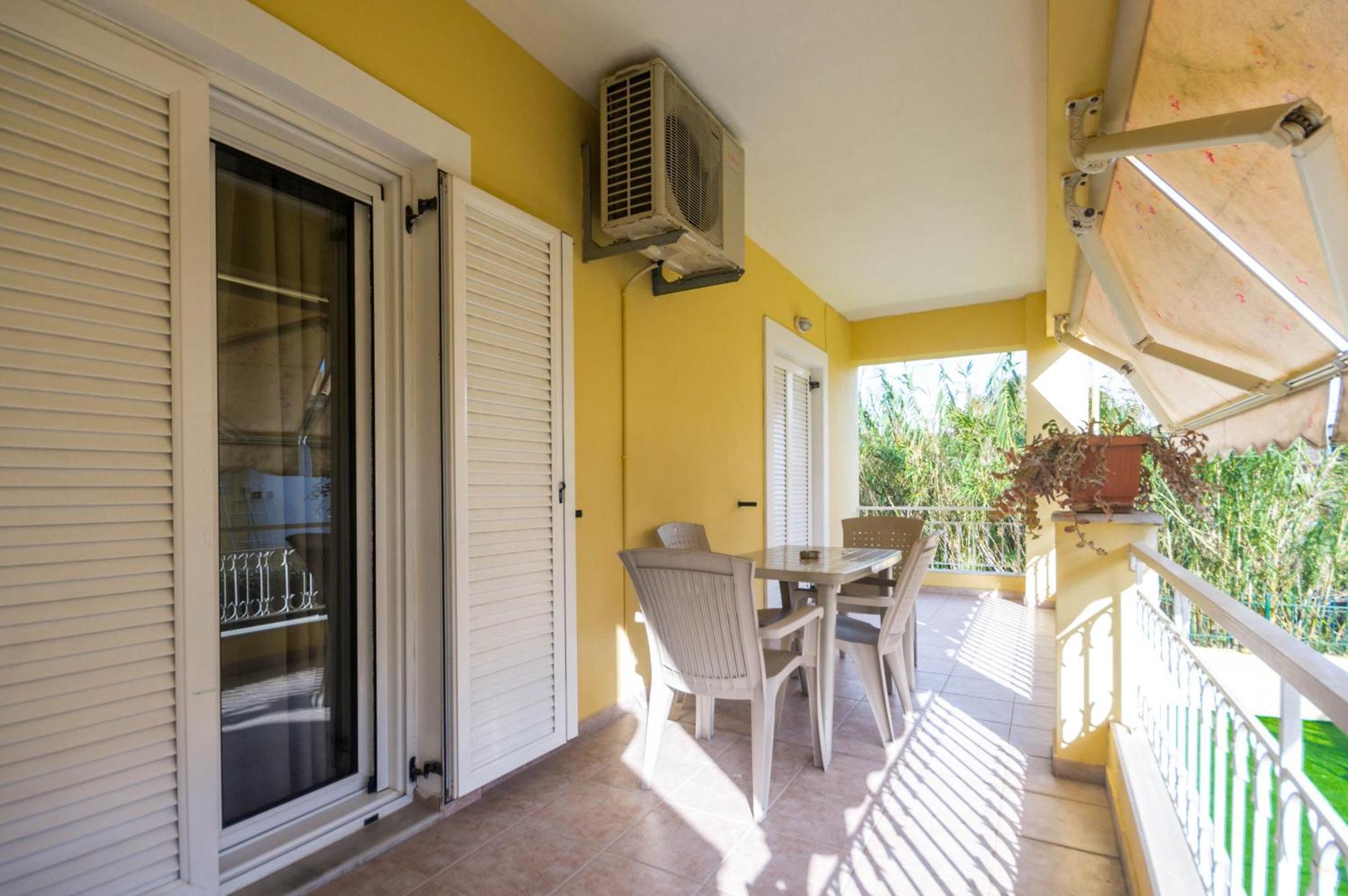 Διωροφη Μεζονετα-2Km Απο Το Κεντρο-Iliana House Lägenhet Alepou Exteriör bild