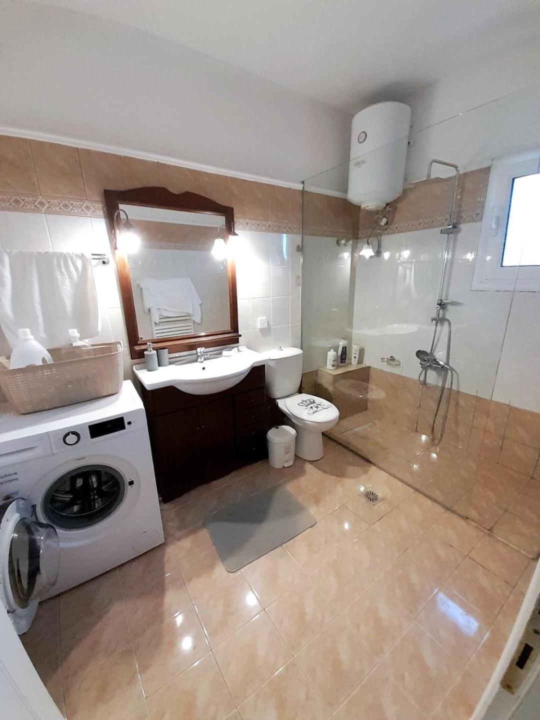 Διωροφη Μεζονετα-2Km Απο Το Κεντρο-Iliana House Lägenhet Alepou Exteriör bild